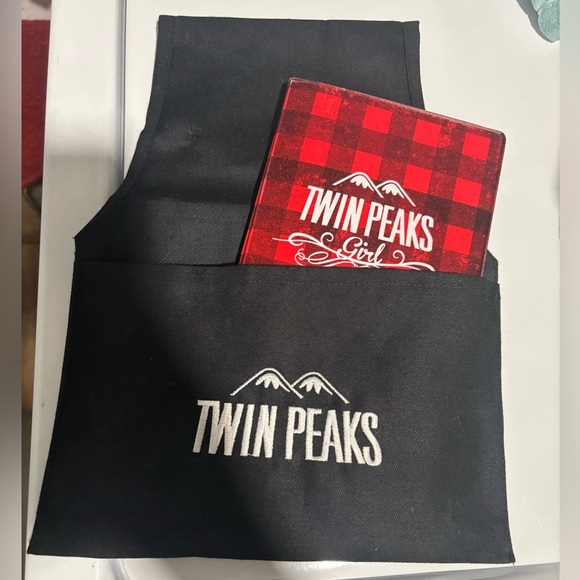 Twin Peaks Uniform - Picture 1 of 5